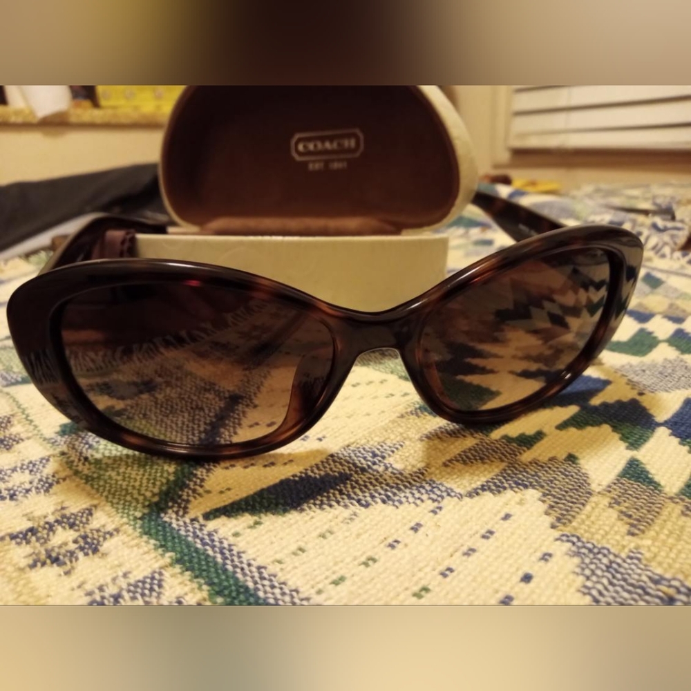 Coach sunglasses - Picture 5 of 9